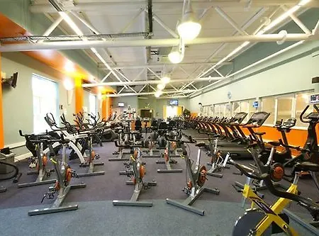 Court & Leisure Centre Hotel 4*