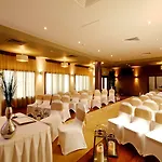 Court & Leisure Centre Hotel 4*