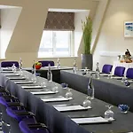 Court & Leisure Centre Hotel