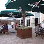 Court & Leisure Centre Hotel