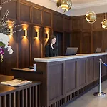 Court & Leisure Centre Hotel 4*