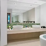 Court & Leisure Centre 4*