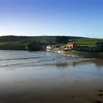 Court & Leisure Centre Hotel