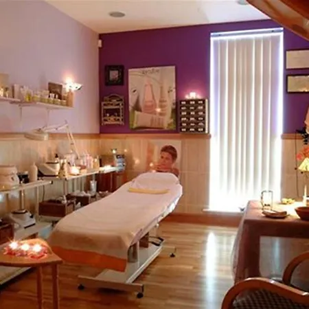 Court & Leisure Centre Carrigaline