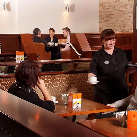 Court & Leisure Centre Hotel 4*