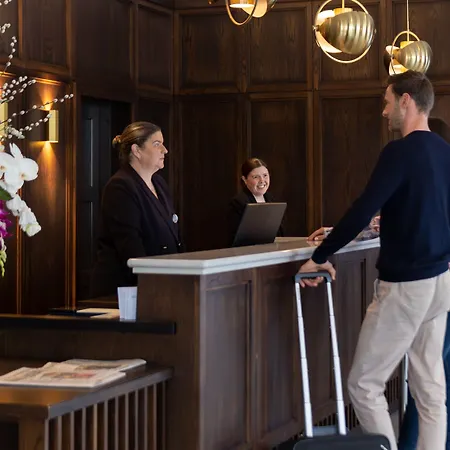 Court & Leisure Centre 4*