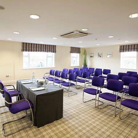 Court & Leisure Centre فندق كاريقالين