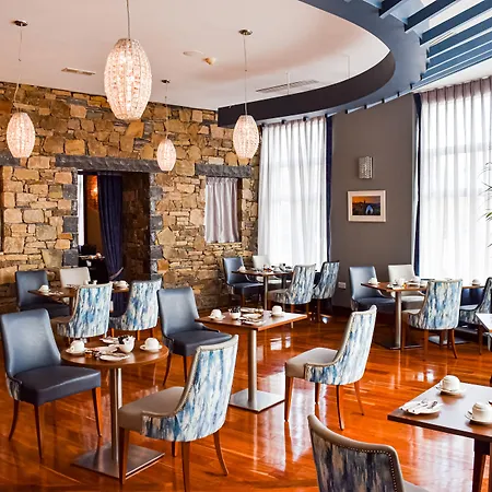 فندق Court & Leisure Centre 4*
