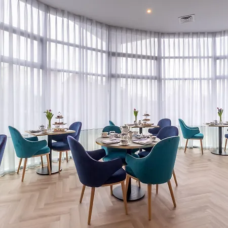 Court & Leisure Centre 4* كاريقالين