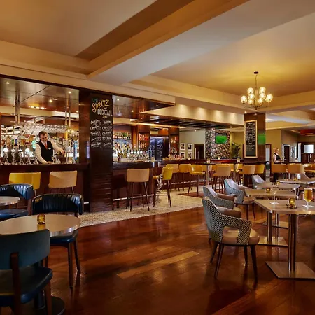 Hotell Court & Leisure Centre 4*