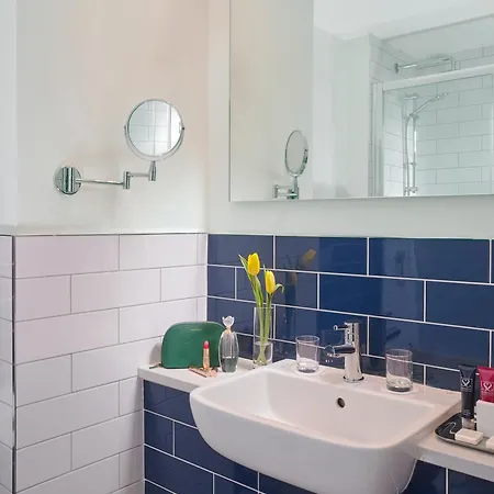 Court & Leisure Centre