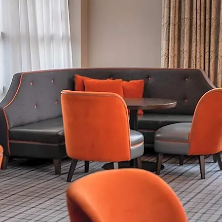 Court & Leisure Centre Hotel 4*