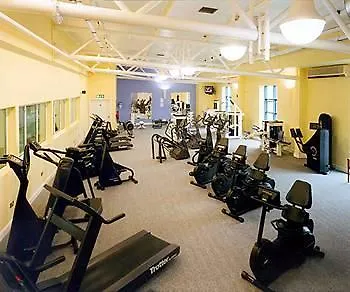 Court & Leisure Centre Hotel 4*