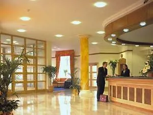 卡里加林科特酒店及休闲中心 酒店 4*