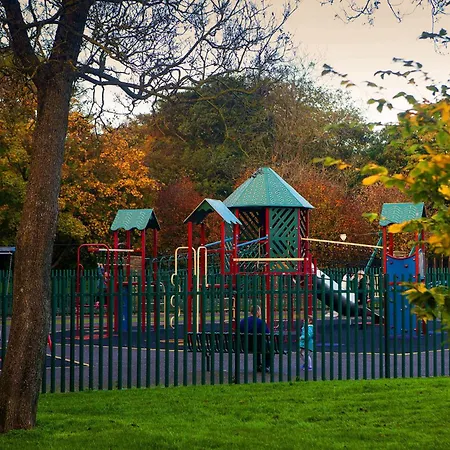 Hotell Court & Leisure Centre 4*