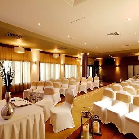 Court & Leisure Centre Hotel