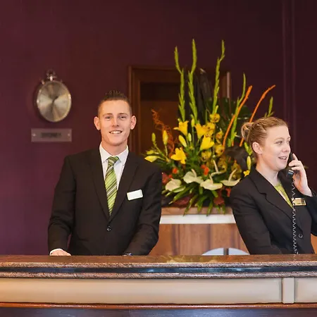 Court & Leisure Centre Hotel