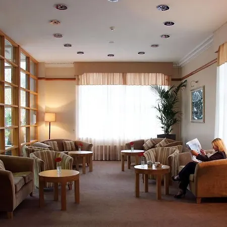 فندق Court & Leisure Centre 4*