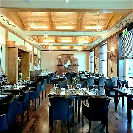 Hotel Court & Leisure Centre 4*