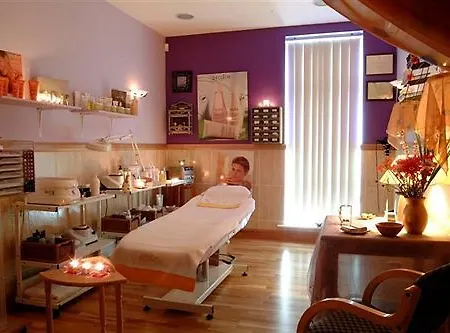 Court & Leisure Centre Carrigaline