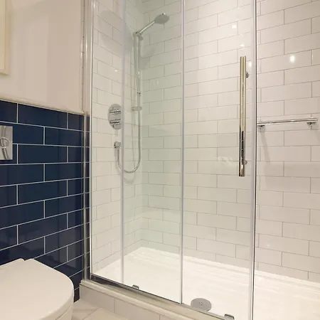 Court & Leisure Centre 4*