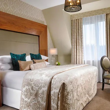 Hotell Court & Leisure Centre 4*