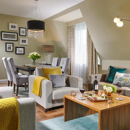 Court & Leisure Centre 4* كاريقالين