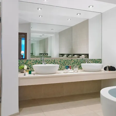 Court & Leisure Centre 4*