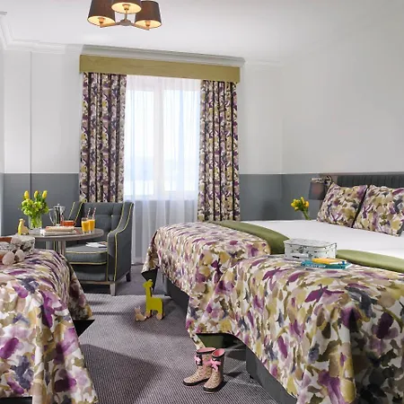 Hotell Court & Leisure Centre 4*