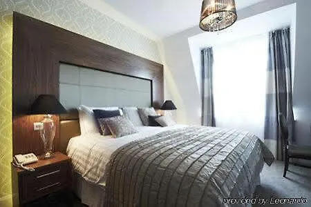 Court & Leisure Centre Hotel