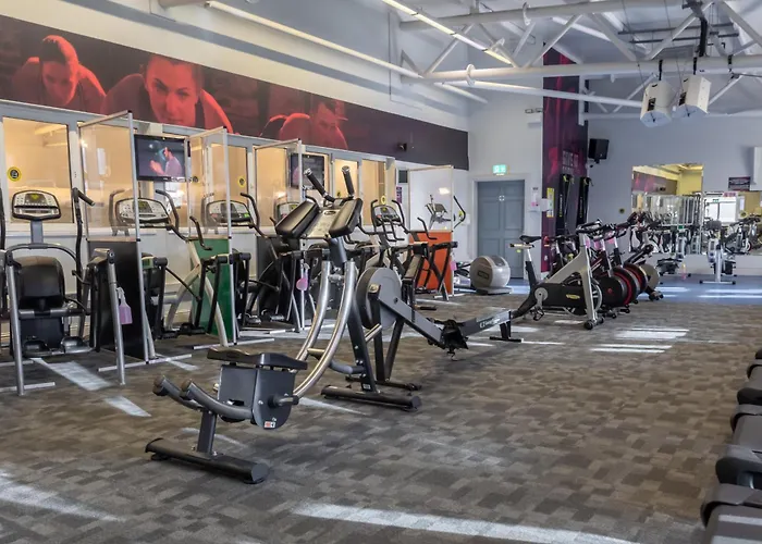 Court & Leisure Centre Отель Карригалин