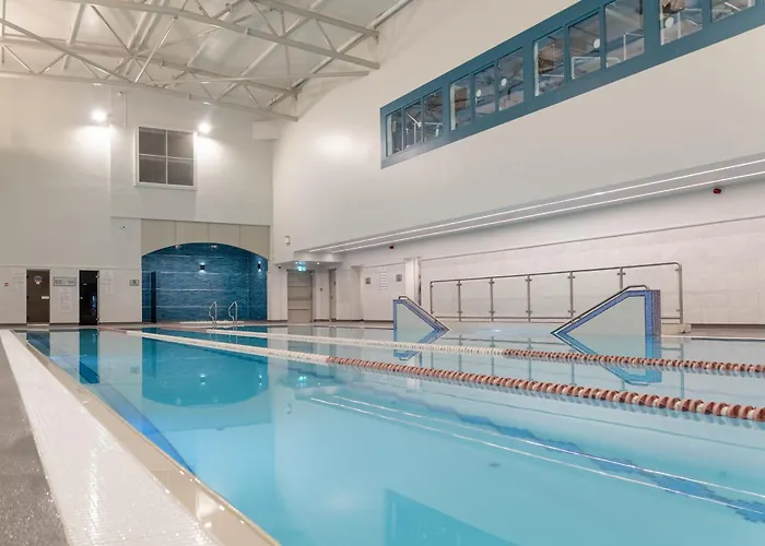 Отель Court & Leisure Centre Карригалин