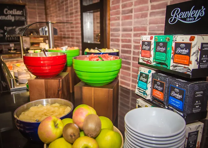 Hotel Court Hotel&leisure Centre 4*