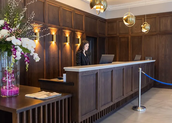 Court & Leisure Centre Отель 4*