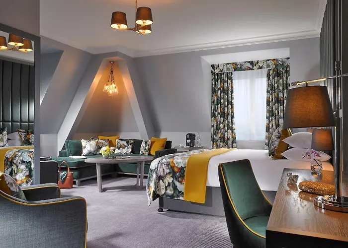 Hotel Court Hotel&leisure Centre 4*