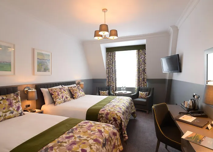 Hotel Court Hotel&leisure Centre 4*