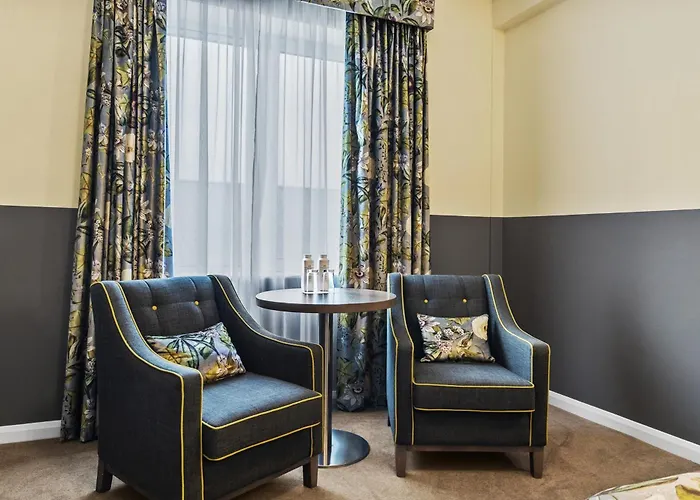 Court & Leisure Centre Отель