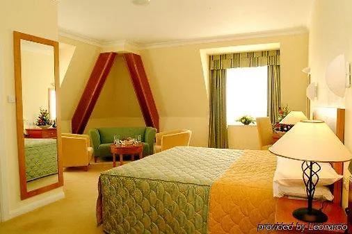 Court & Leisure Centre Отель Карригалин