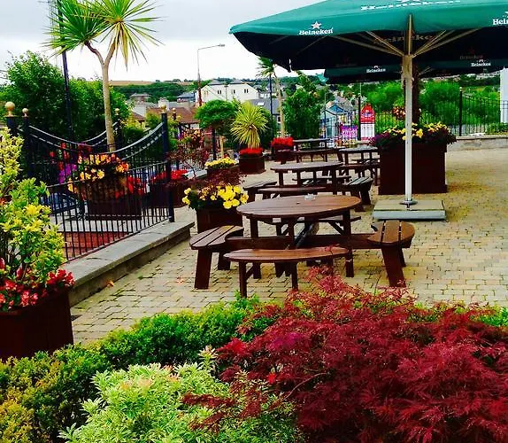 Hotel Court Hotel&leisure Centre 4*