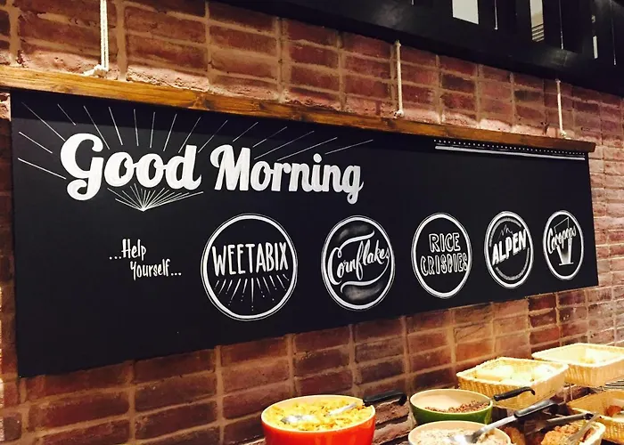 Отель Court & Leisure Centre Карригалин