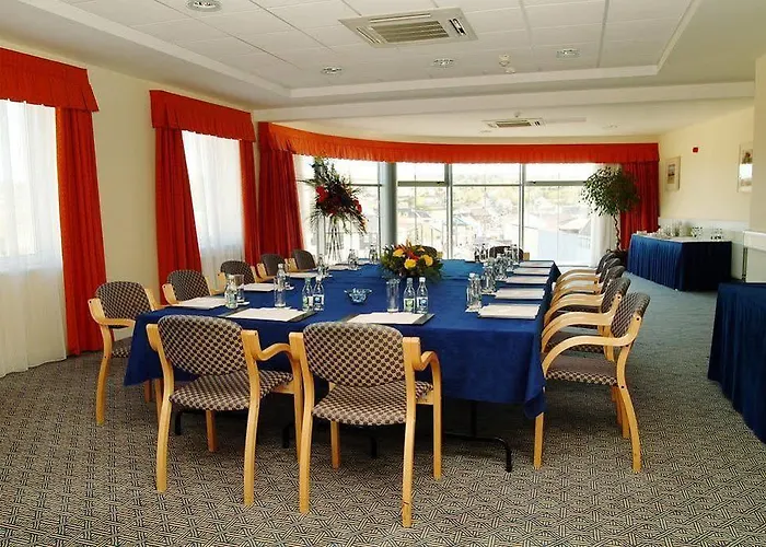 Hotell Court & Leisure Centre 4*