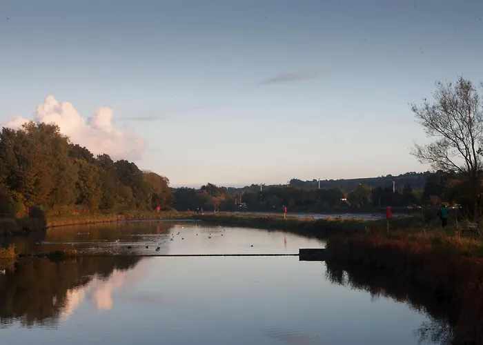 Court & Leisure Centre Отель