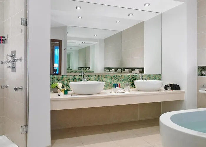 Court Hotel&leisure Centre 4*