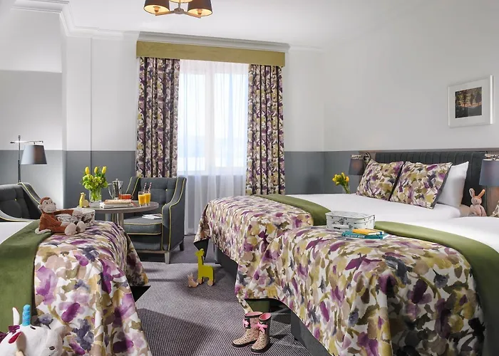 Hotel Court Hotel&leisure Centre 4*